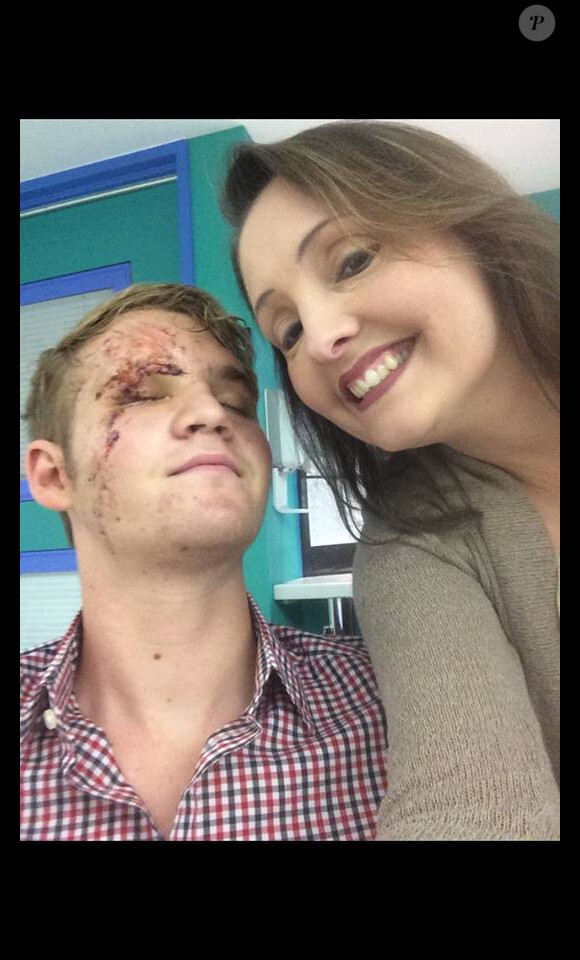 Dalton Gray et son agent Dawn Landrum après le terrible accident de voiture de l'acteur, sur Facebook au mois d'avril 2015