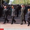Le duc d'Edimbourg, le prince William, Charles Spencer, 9e comte Spencer, le prince Harry et le prince Charles suivant le cercueil de la princesse Diana lors de ses obsèques le 6 septembre 1997, à Londres.