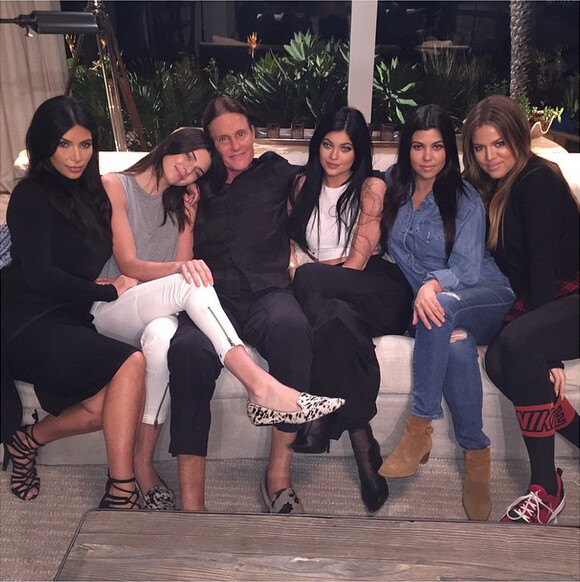 Kim Kardashian, Kendall, Bruce et Kylie Jenner, et Kourtney et Khloé Kardashian. Photo publiée le 20 janvier 2015.