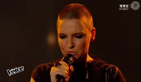 Anne Sila dans la finale de The Voice 4 sur TF1, le samedi 25 avril 2015.