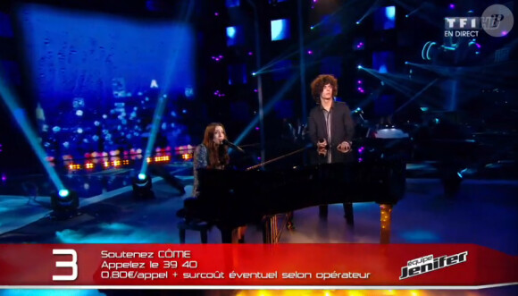 Côme et Birdy dans la finale de The Voice 4 sur TF1, le samedi 25 avril 2015.