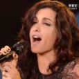 Côme en duo avec Jenifer, dans la finale de  The Voice 4  sur TF1, le samedi 25 avril 2015.