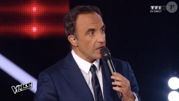 Nikos Aliagas dans la finale de The Voice 4 sur TF1, le samedi 25 avril 2015.
