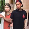 Alexandra Lasserre a rencontré Tyga à l'entrée de l'hôtel Royal Monceau à Paris, ce samedi 25 avril. Le rappeur, tatoué d'un "Kylie" au bras droit, a accepté de prendre une photo avec l'adolescente.