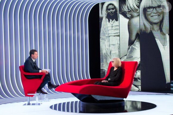Exclusif - Enregistrement de l'émission Le Divan présentée par Marc-Olivier Fogiel avec Mireille Darc en invitée. Programme diffusé le 28 avril 2015.