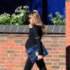 Abbey Clancy enceinte, sur le chemin de la salle de sport à Londres, le 27 avril 2015