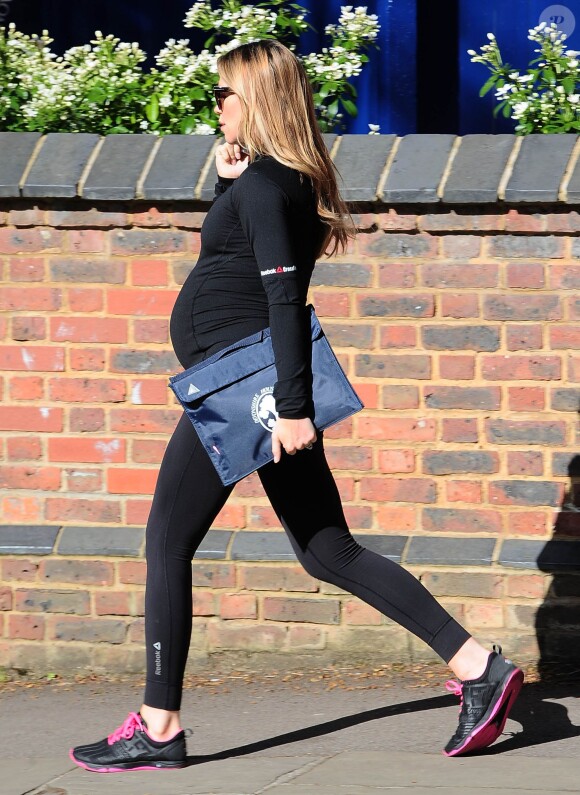 Abbey Clancy, enceinte, à Londres, le 27 avril 2015