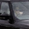 Kate Middleton au volant le 9 septembre 2013 du Range Rover familial, sur la route de Londres depuis Anglesey, avec son fils le prince George de Cambridge.