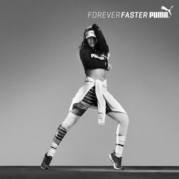 Rihanna arbore un nouveau modèle de la collection Pulse XT de PUMA, pour la campagne Forever Faster de l'équipementier allemand. Avril 2015.