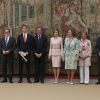 La reine Letizia et la reine Sofia d'Espagne remettaient ensemble les prix Reine Sofia 2014, au palais du Pardo à Madrid, le 29 avril 2015, qui vont devenir les prix Reine Letizia.