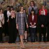La reine Letizia d'Espagne remettait le prix Tomas Francisco Prieto 2014 à Jaume Plensa au palais Zarzuela à Madrid le 30 avril 2015
