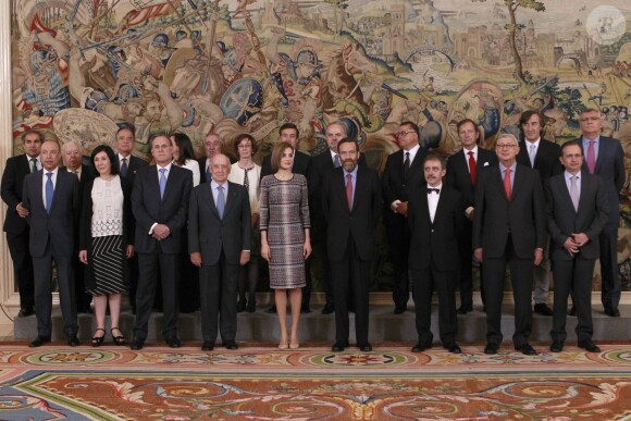 La reine Letizia d'Espagne recevait l'association des Amis du musée de la Reine Sofia en audience à Madrid le 30 avril 2015, à la Zarzuela