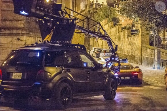 Sam Mendes dirige une scène de course-poursuite près de la Via Panisperna, Rome, le 9 mars 2015.