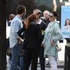 Les actrices Anne Hathaway et Jessica Chastain, avec leurs amoureux respectifs, se croisent à West Village à New York le 2 mai 2015