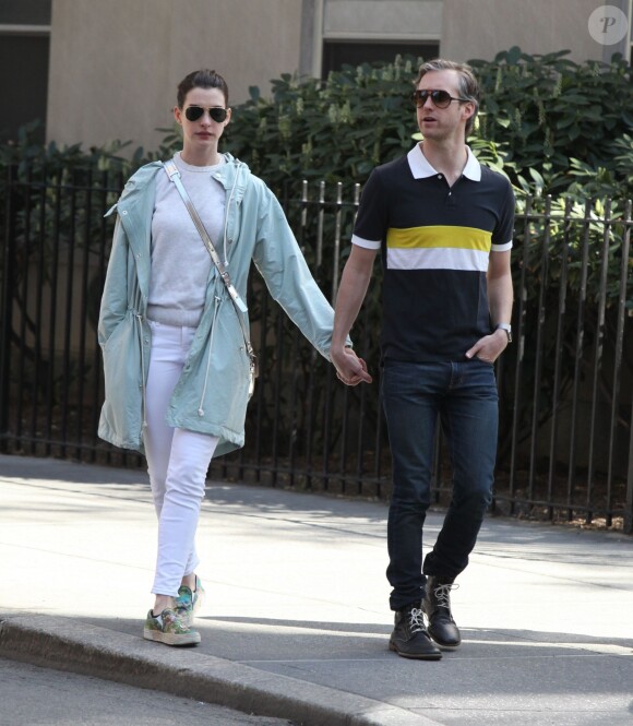 Anne Hathaway et son mari Adam Shulman à New York le 2 mai 2015