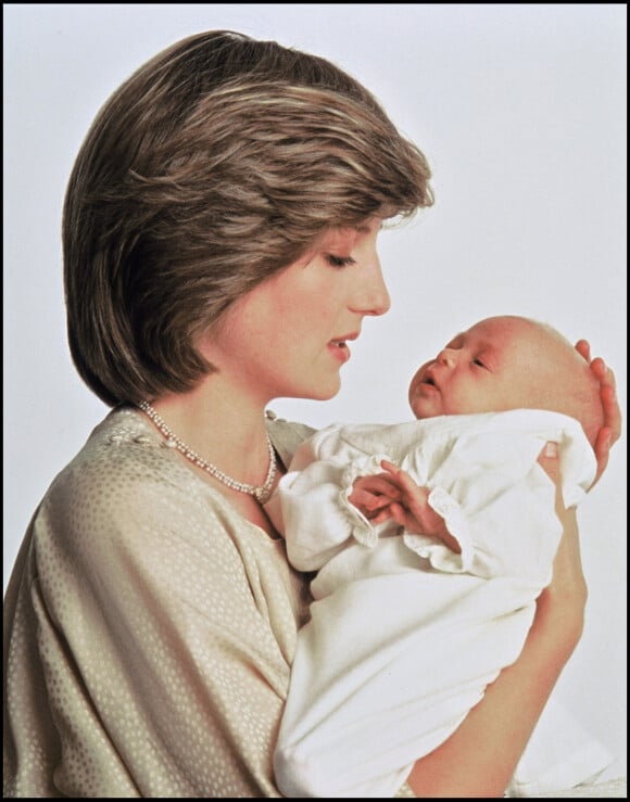 Lady Di avec le prince William en août 1982