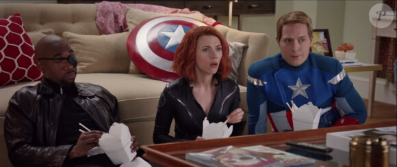 Scarlett Johansson délirante et hilarante dans une parodie du Saturday Night Live. (capture d'écran)