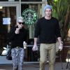 Exclusif - Miley Cyrus et son petit ami Liam Hemsworth ont achete des boissons au Starbucks a Los Angeles Le 22 decembre 2012 