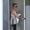 Kim Basinger dévoile son tout premier tatouage sur l'avant-bras, à la sortie de son cours de gym chez Tracy Anderson, Los Angeles, le 4 mai 2015