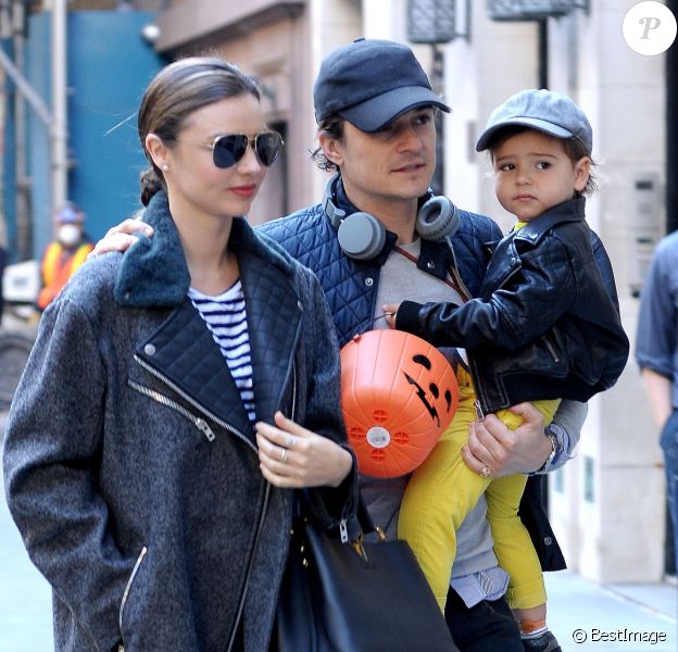 Miranda Kerr et Orlando Bloom se sont promenes avec leur fils Flynn dans les rues de New York, ne demontrant aucunement leur rupture annoncee la semaine derniere. Le 28 octobre 2013