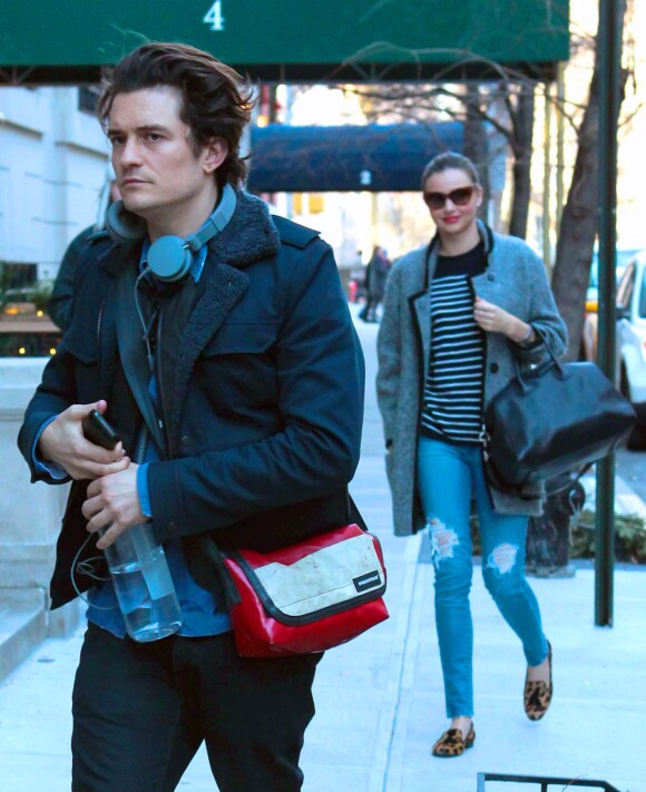 L'acteur Orlando Bloom et son ex-femme le mannequin Miranda Kerr retournent ensemble a leur appartement a New York, le 13 decembre 2013.