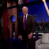 Tina Fey improvise un strip-tease sur le plateau de David Letterman le 7 mai 2015. (capture d'écran)
