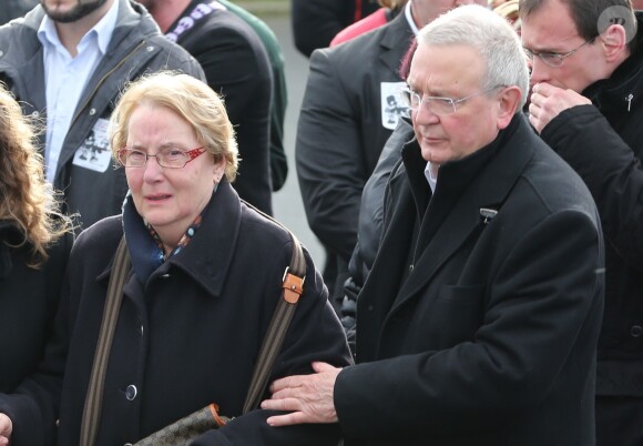 Denise Charbonnier (la mère du dessinateur Charb, Stéphane Charbonnier), Michel (son père) et Laurent (son frère) - Sorties des obsèques du dessinateur à la Halle Saint Martin à Pontoise, le 16 janvier 2015.