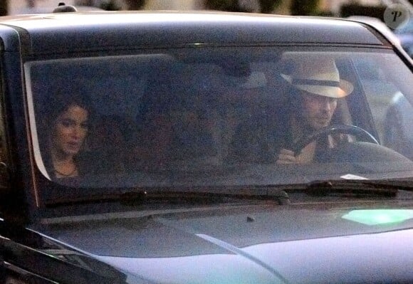Exclusif - Ian Somerhalder et Nikki Reed sont allés déjeuner en amoureux à Brentwood. La rumeur dit que le couple se serait fiancé. Nikki semble cacher sa main sous un foulard alors que Ian lui porte son sac à main.. Le 6 janvier 2015  For germany call for price Exclusive - Couple Ian Somerhalder and Nikki Reed spotted out for lunch in Brentwood, California on January 6, 2015. The couple are rumored to be engaged after Ian was spotted shopping for rings last month. Nikki made sure to keep her ring finger hidden while Ian carried her purse to the car.06/01/2015 - Brentwood
