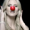 Heidi Klum fait la promotion du "Red Nose Day", un téléthon américain visant à récolter des fonds pour des enfants ou jeunes adultes vivant dans la pauvreté, à travers un clip. L'événement aura lieu le 21 mai 