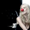 Heidi Klum fait la promotion du "Red Nose Day", un téléthon américain visant à récolter des fonds pour des enfants ou jeunes adultes vivant dans la pauvreté, à travers un clip. L'événement aura lieu le 21 mai