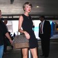  Exclusif - Taylor Swift arrive &agrave; l'a&eacute;roport de LAX &agrave; Los Angeles pour prendre l'avion, le 2 mai 2015 
