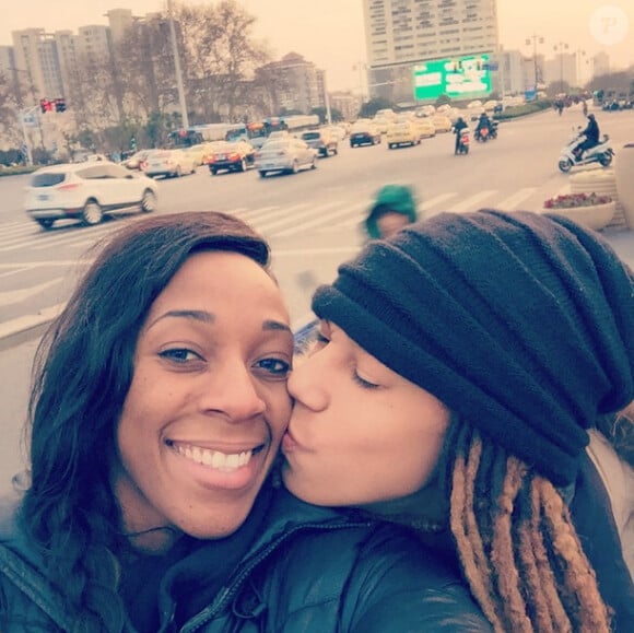 Glory Johnson et Brittney Griner, qui se sont mariées le 8 mai 2015, ont été suspendues sept matchs par la WNBA suite à une affaire de violences conjugales au mois d'avril, quelques jours avant leur union. Photo Instagram du 20 janvier 2015