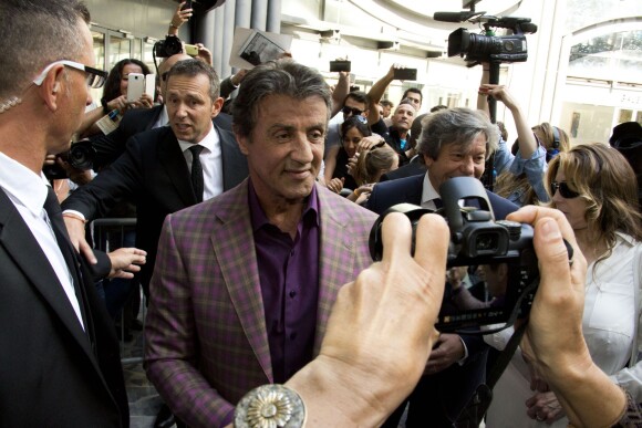 Sylvester Stallone présente ses peintures lors de l'expo Real Love Paintings 1975-2015, à la Galerie Contemporaine du Musée de Nice, le 16 mai 2015.