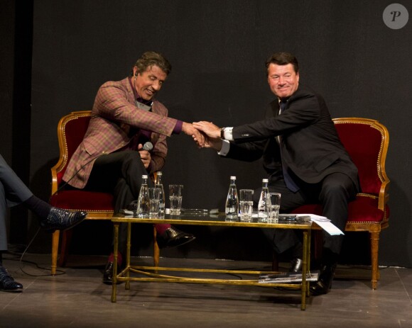 Sylvester Stallone, accompagné de Christian Estrosi présente ses peintures lors de l'expo Real Love Paintings 1975-2015, à la Galerie Contemporaine du Musée de Nice, le 16 mai 2015.