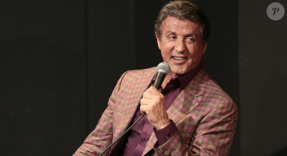 Sylvester Stallone présente ses peintures lors de l'expo Real Love Paintings 1975-2015, à la Galerie Contemporaine du Musée de Nice, le 16 mai 2015.