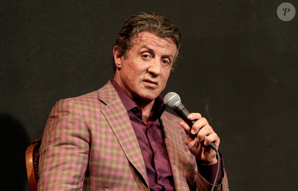 Sylvester Stallone présente ses peintures lors de l'expo Real Love Paintings 1975-2015, à la Galerie Contemporaine du Musée de Nice, le 16 mai 2015.