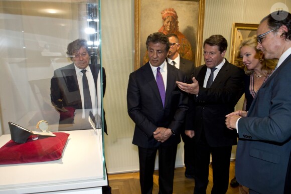 Sylvester Stallone présente ses peintures lors de l'expo Real Love Paintings 1975-2015, à la Galerie Contemporaine du Musée de Nice, le 16 mai 2015.