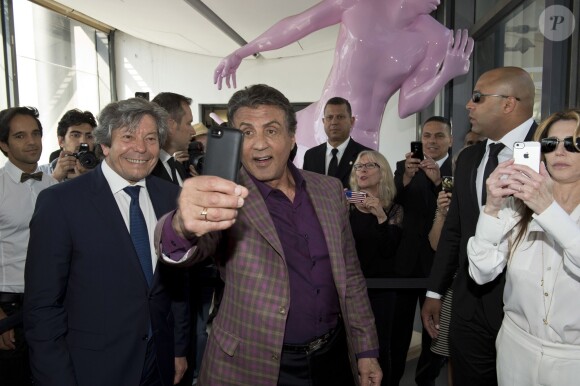 Sylvester Stallone et Gérard Boudoux lors de l'expo Real Love Paintings 1975-2015, à la Galerie Contemporaine du Musée de Nice, le 16 mai 2015.