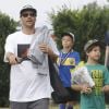 Exclusif - Kevin Federline accompagne ses enfants Jayden James et Sean Preston participer à un match de foot, à Woodland Hills, le 17 mai 2015.