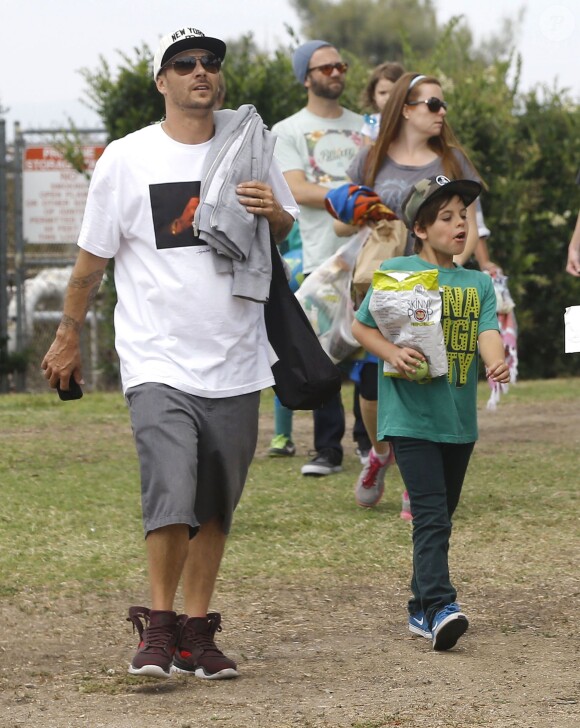 Exclusif - Kevin Federline accompagne ses enfants Jayden James et Sean Preston participer à un match de foot, à Woodland Hills, le 17 mai 2015.