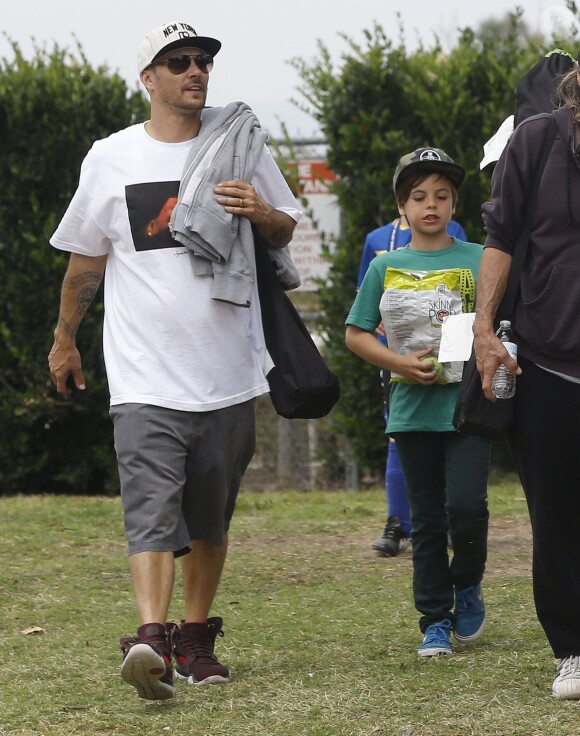 Exclusif - Kevin Federline accompagne ses enfants Jayden James et Sean Preston participer à un match de foot, à Woodland Hills, le 17 mai 2015.