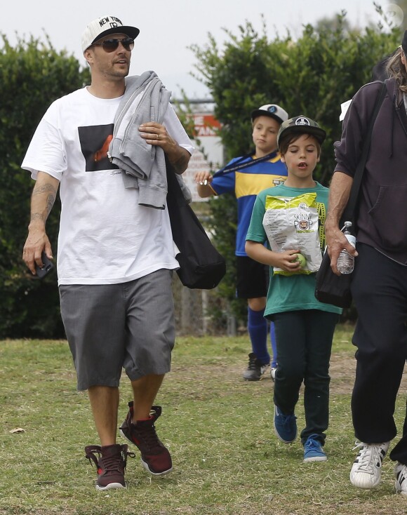 Exclusif - Kevin Federline accompagne ses enfants Jayden James et Sean Preston participer à un match de foot, à Woodland Hills, le 17 mai 2015.