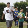 Exclusif - Kevin Federline accompagne ses enfants Jayden James et Sean Preston participer à un match de foot, à Woodland Hills, le 17 mai 2015.