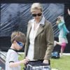 James, vicomte Severn, s'est amusé avec la Land Rover Experience en présence de sa maman la comtesse Sophie de Wessex au Royal Windsor Horse Show le 17 mai 2015