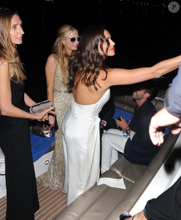 Paris Hilton et Irina Shayk - People à la sortie de la soirée Chopard Gold Party lors du 68ème festival international du film de Cannes. Le 18 mai 2015 