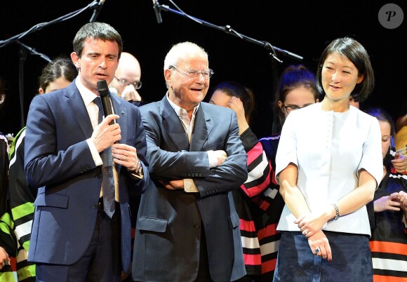Manuel Valls, Marc Ladreit de Lacharrière et Fleur Pellerin - Finale du Trophée d'Impro de la Fondation Culture & Diversité, au Théâtre Comédia à Paris le 18 mai 2015.