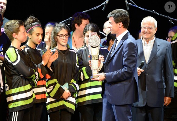 Manuel Valls et Marc Ladreit de Lacharrière - Finale du Trophée d'Impro de la Fondation Culture & Diversité, au Théâtre Comédia à Paris le 18 mai 2015.