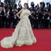 Sonam Kapoor monte les marches du Palais des Festivals avant la projection du film "Inside Out" (Vice-Versa). Cannes, le 18 mai 2015.
