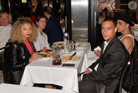 EXCLUSIF - Grégory van der Wiel et sa compagne Rose Bertram lors d'un dîner à Cannes, le 18 mai 2015