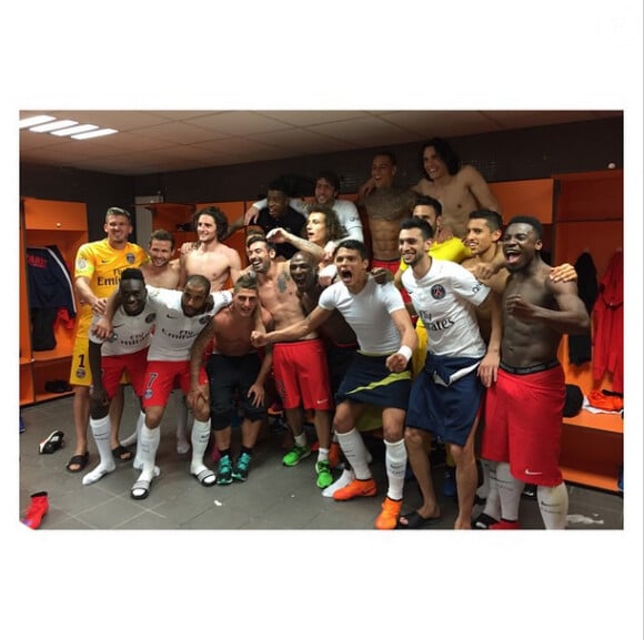 Photo : Gregory van der Wiel et ses coéquipiers du PSG fêtent le titre de  champion de France - photo publiée sur le compte Instagram du joueur de  foot le 16 mai 2015 - Purepeople